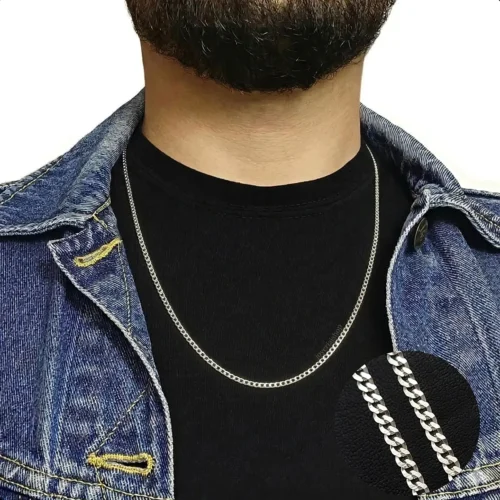 Cadena cubana de plata 925 de 2mm y 60cm para hombre puesta en modelo