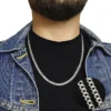 Cadena cubana de plata 925 de 4mm y 60cm para hombre puesta en modelo