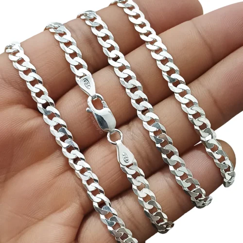 Primer plano de cadena de plata cubana 925 italiana para hombre de 5mm mostrando detalle del tejido