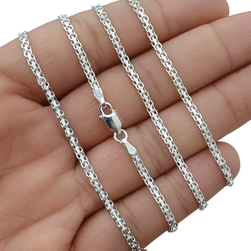 Primer plano de cadena tejido chino en plata 925 italiana 2mm mostrando detalle del tejido