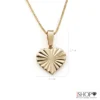 Medidas de dije de corazón diamantado en oro laminado 18k con cadena para mujer.